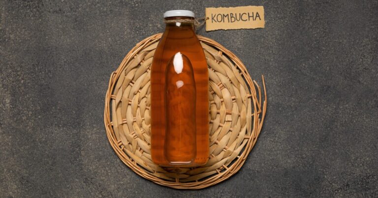 Mikrobi Kombucha rozkládají tukové zásoby jako půst – bez námahy